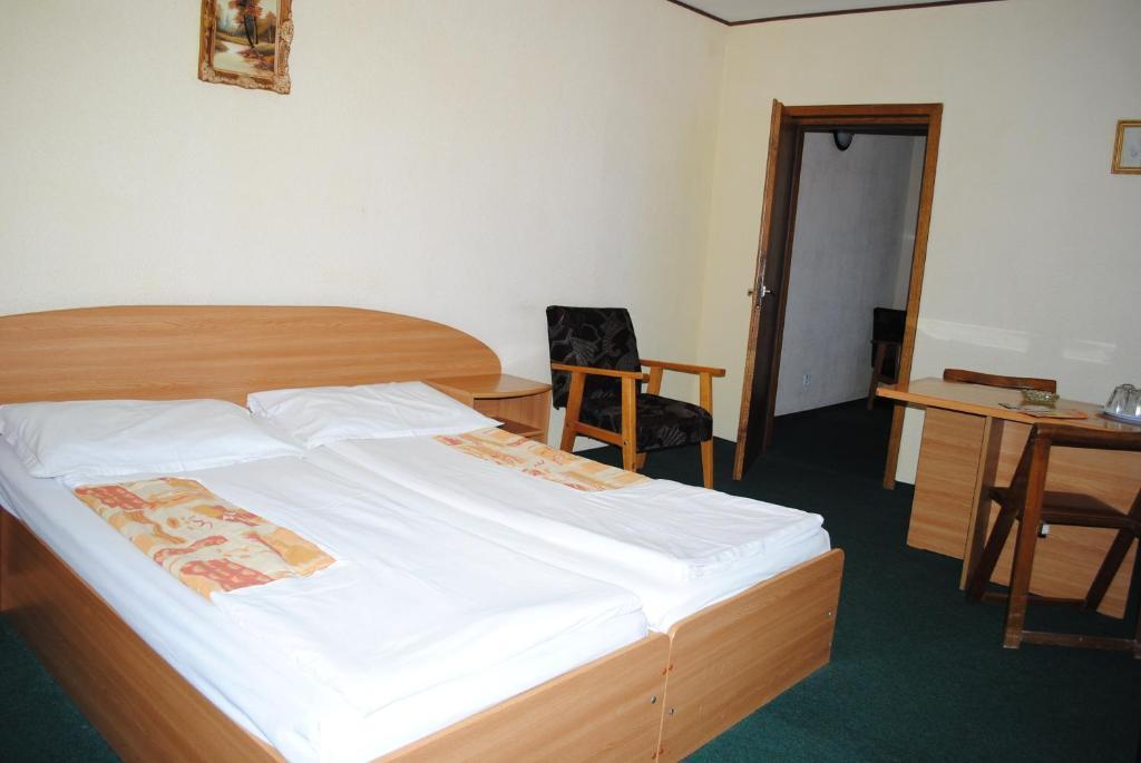 Scheia Hotel West الغرفة الصورة