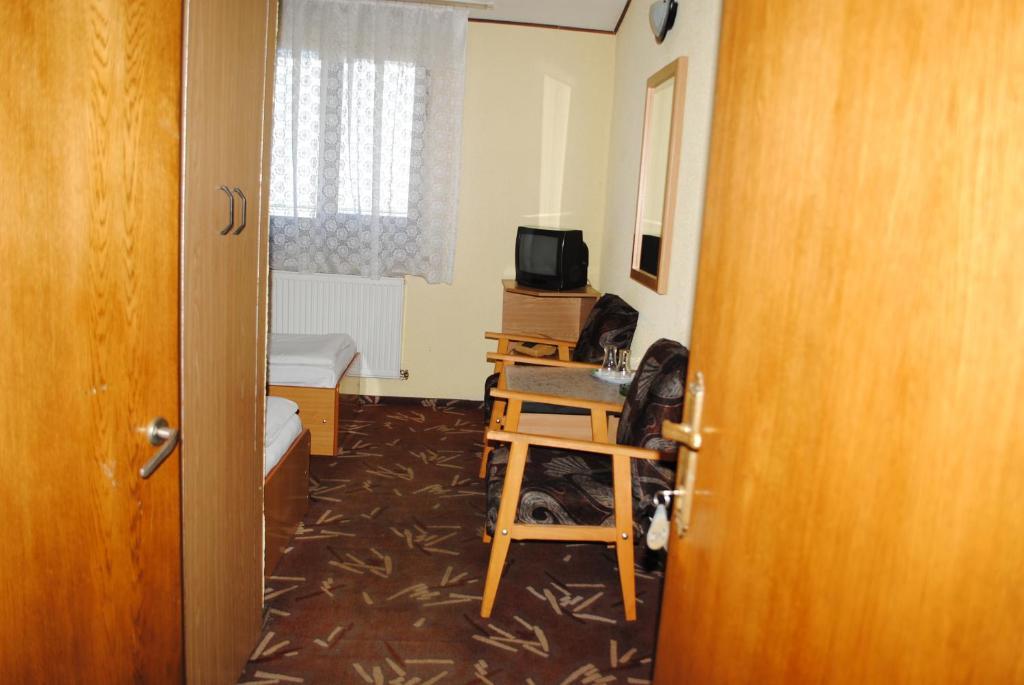 Scheia Hotel West الغرفة الصورة