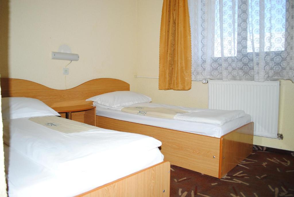 Scheia Hotel West الغرفة الصورة